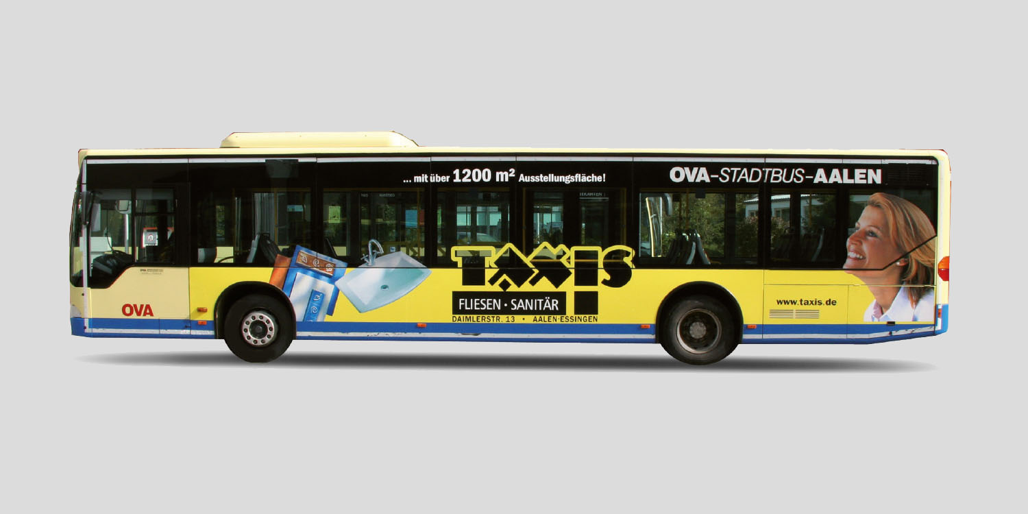 Linienbus mit Werbung von Taxis, beklebt von DOWE in Lauchheim